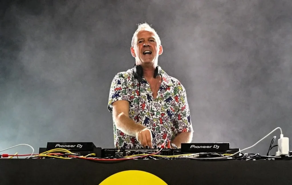 DJ é músico? Fatboy Slim é exemplo de DJ que saber bem ler a sua audiência e adaptar setlists de acordo com o público.