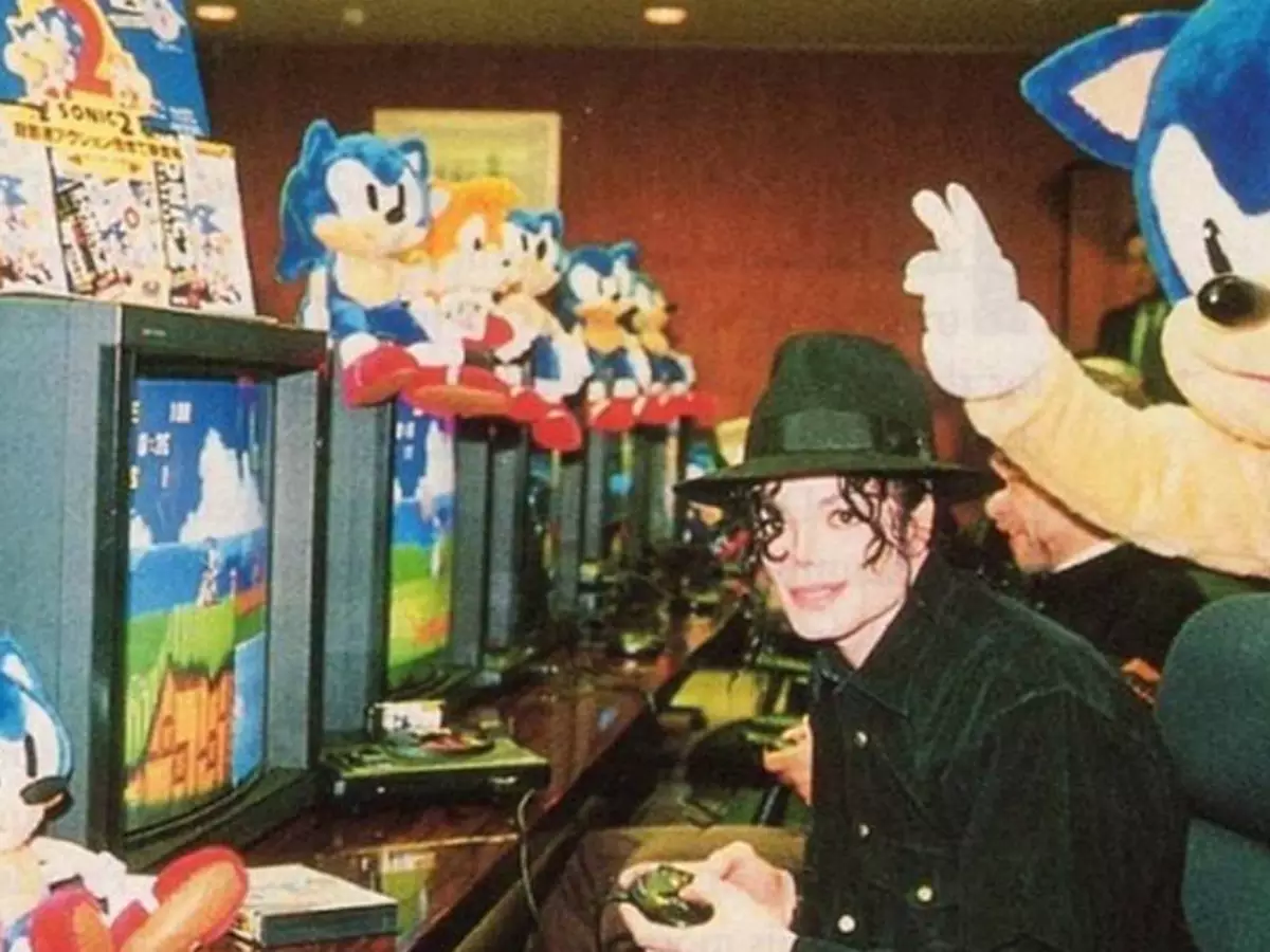 Michael Jackson jogando Sonic. Foto: GameON