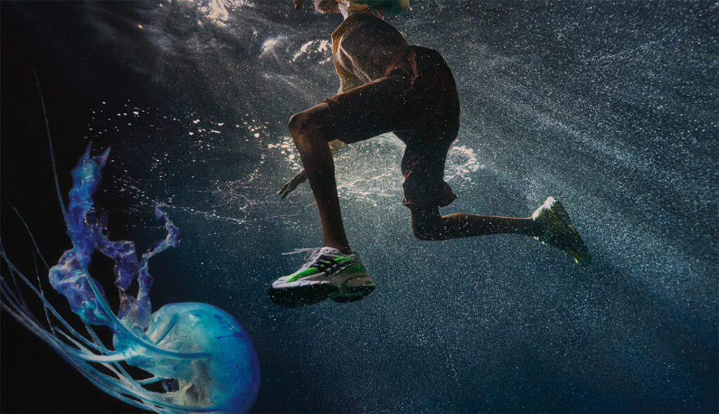 Tênis Adidas Jellyfish de Pharrell Williams em laranja